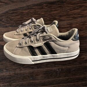 Adidas Daily 3.0 Kids/Youth Skateboarding
Sneakers (Grey/Black)